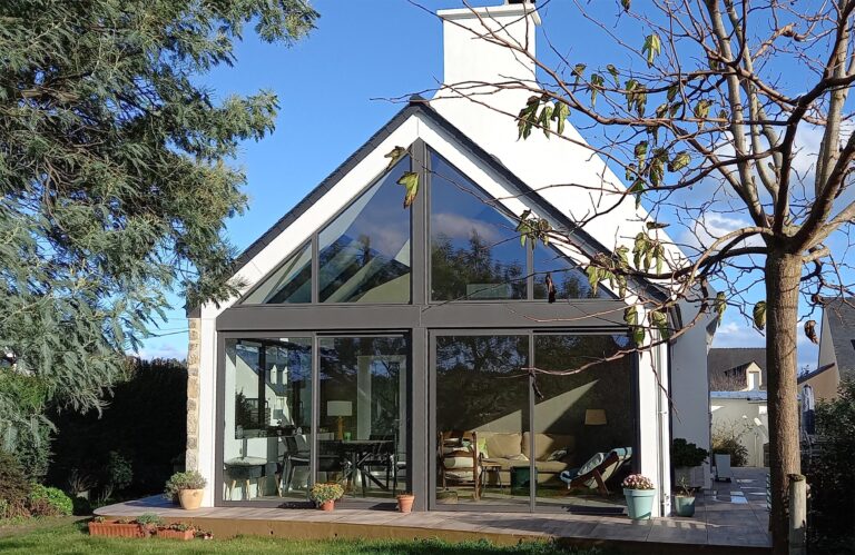 Extension en structure bois et mur en pierre, sarzeau, habillage en aluminium